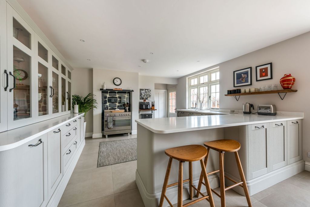 Property photo 3 of 47