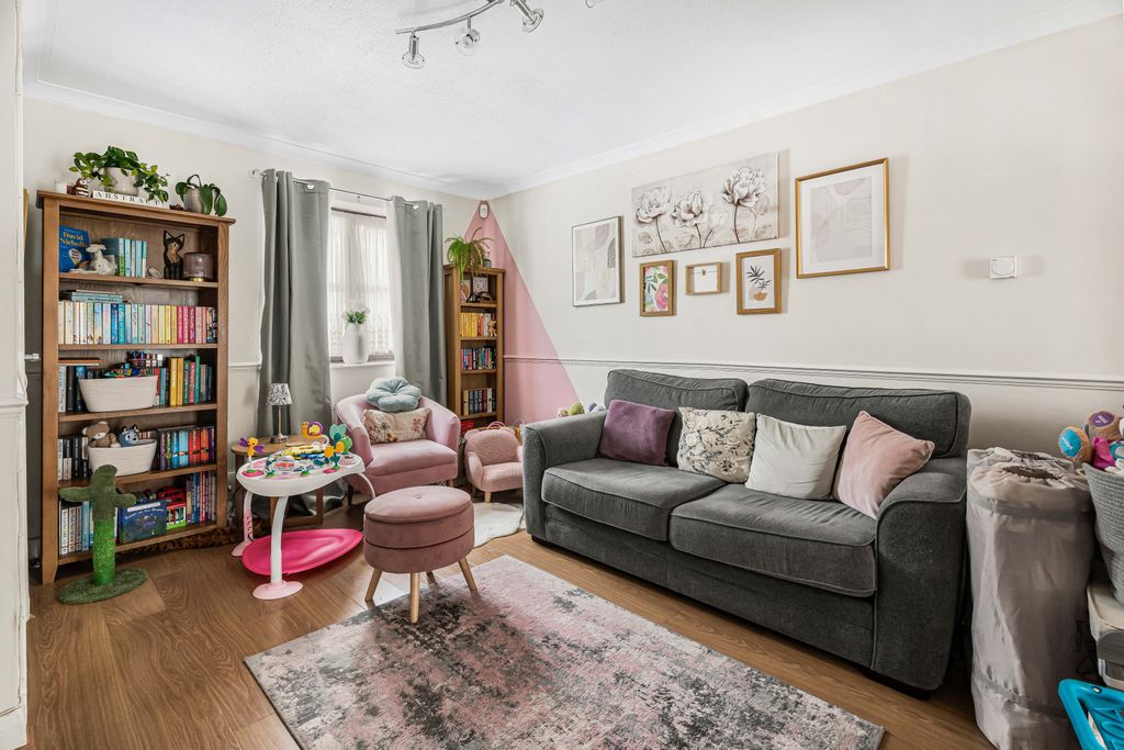 Property photo 2 of 11