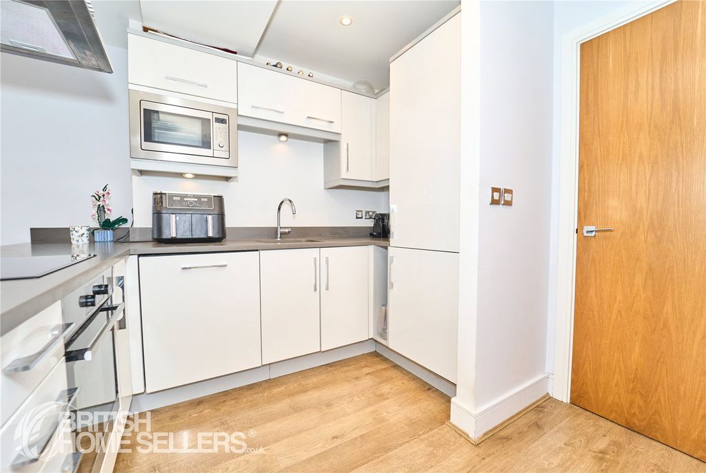 Property photo 3 of 25 Picture No. 12