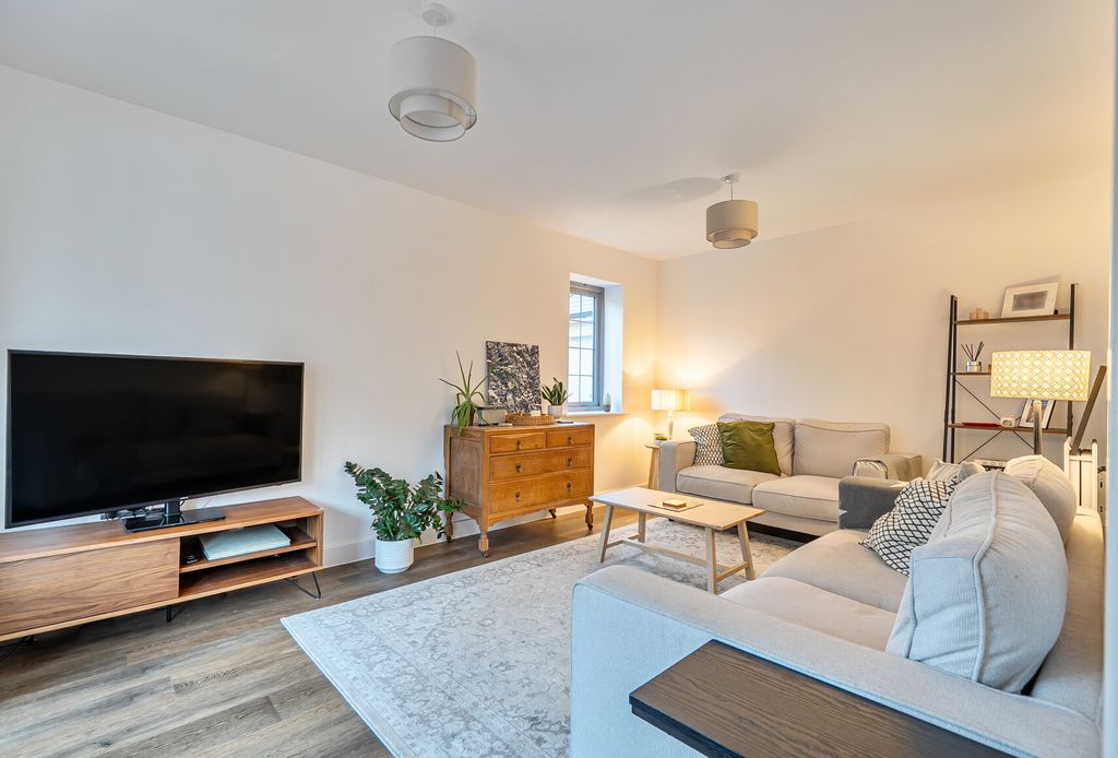 Property photo 3 of 19 Sitting Room