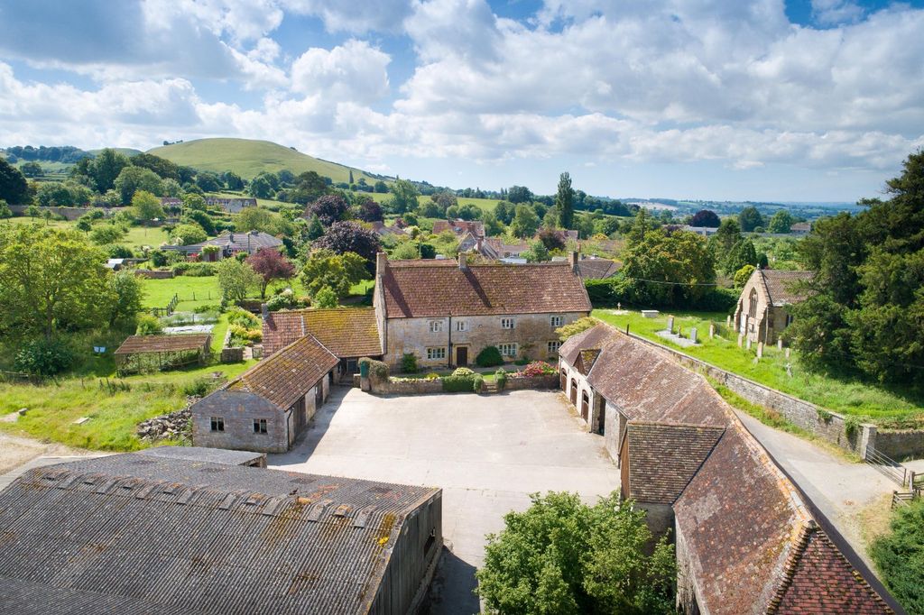 Property photo 1 of 16 Parsonage Farm