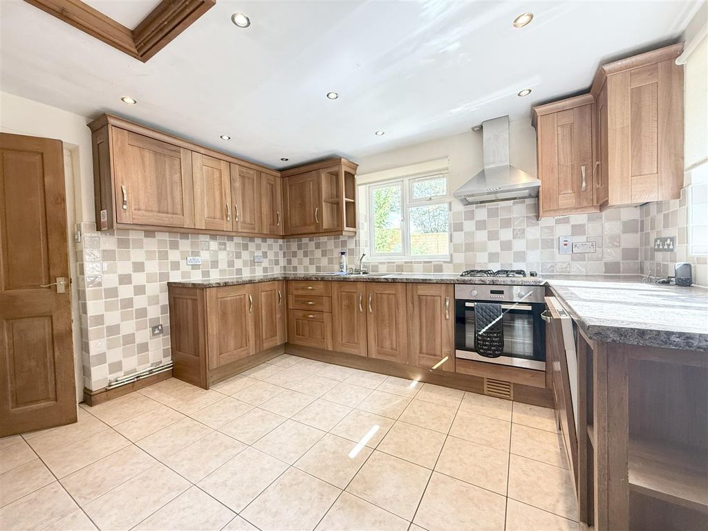 Property photo 2 of 14 Kitchen