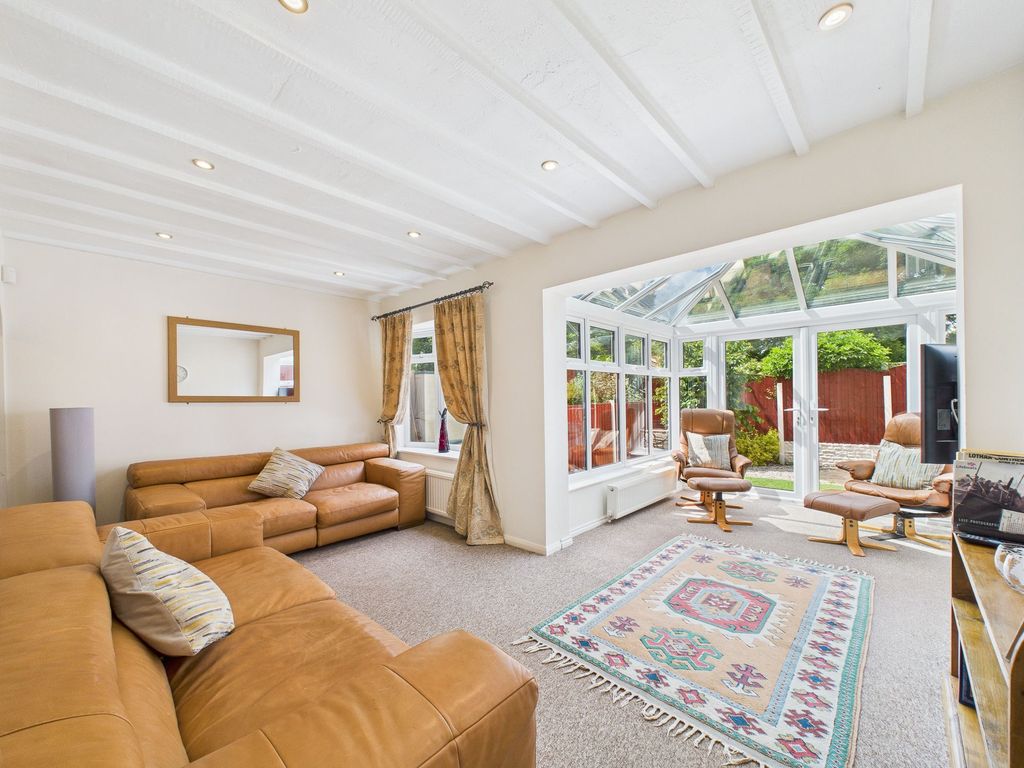 Property photo 2 of 14 Lounge Through To Conservatory