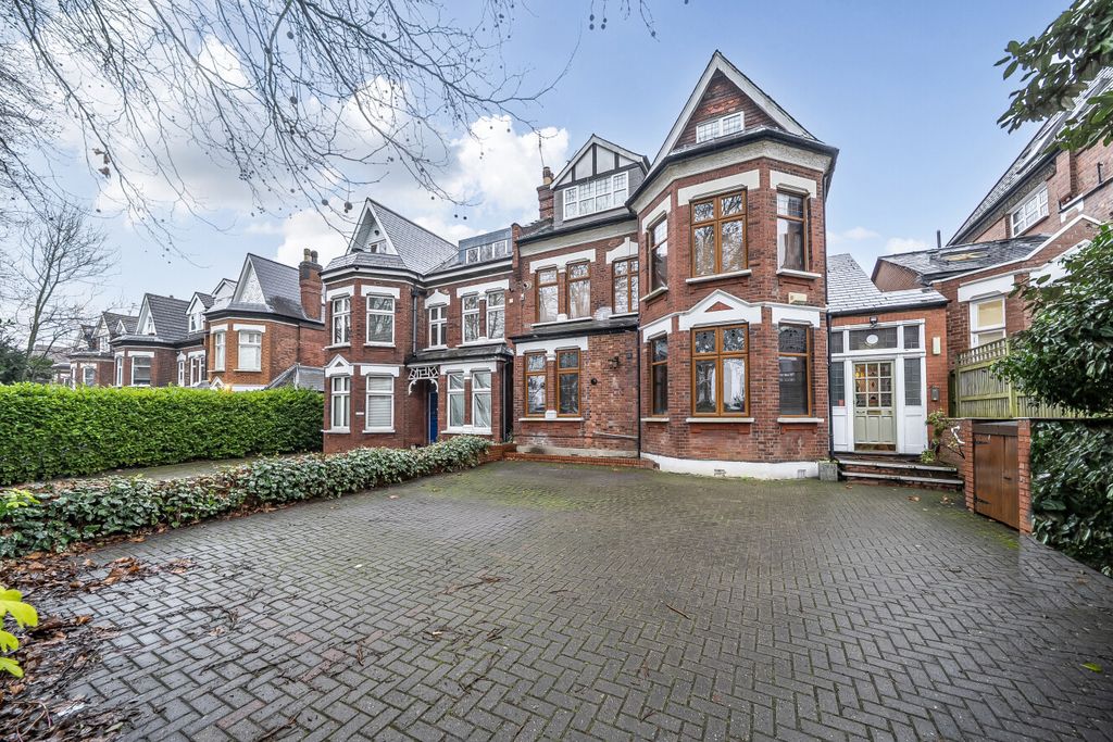 Property photo 1 of 14 1407096-10-698208...