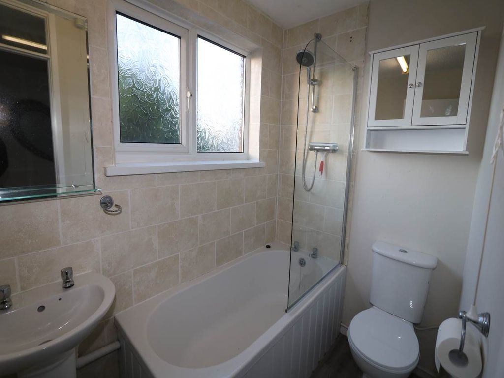 Property photo 2 of 7 Bathroom