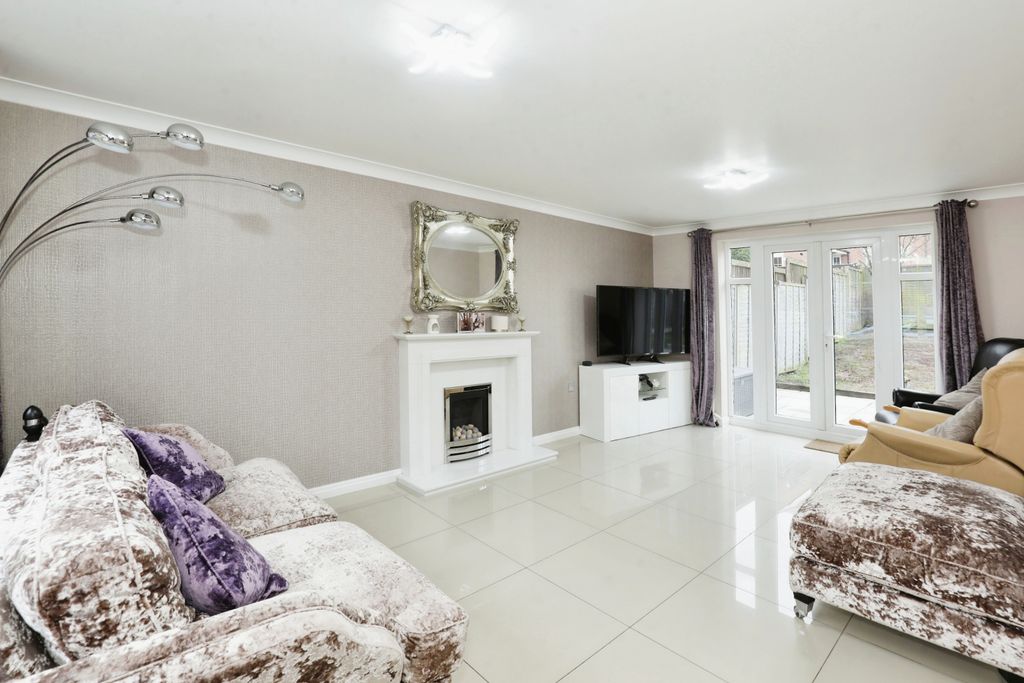 Property photo 3 of 24