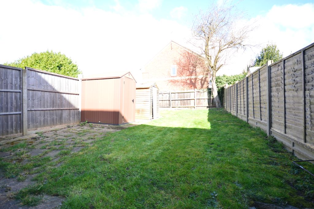 Property photo 2 of 9 Garden