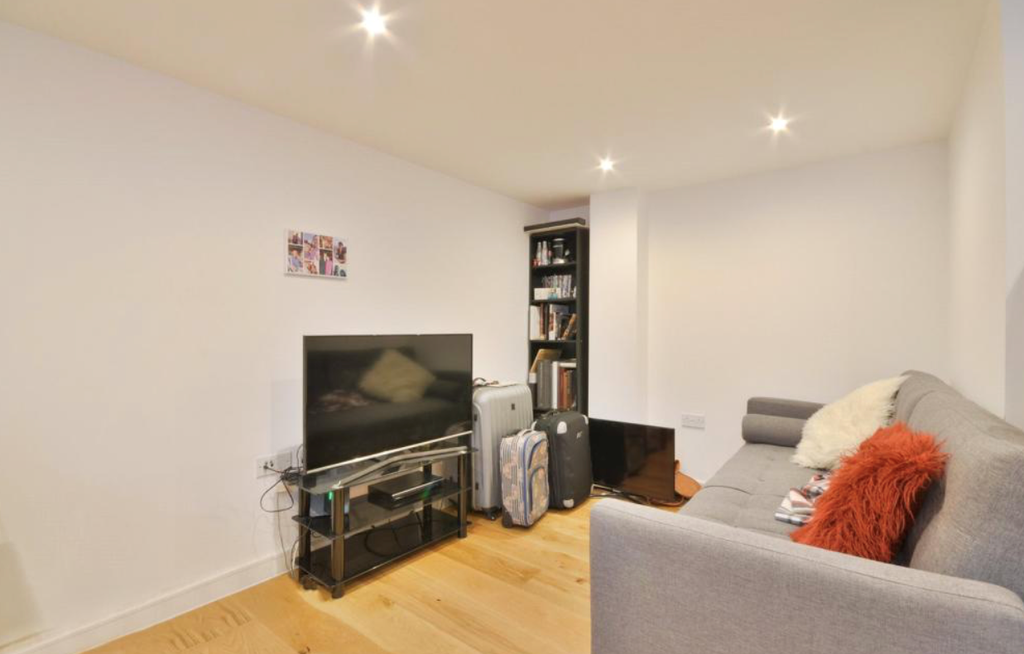 Property photo 2 of 8