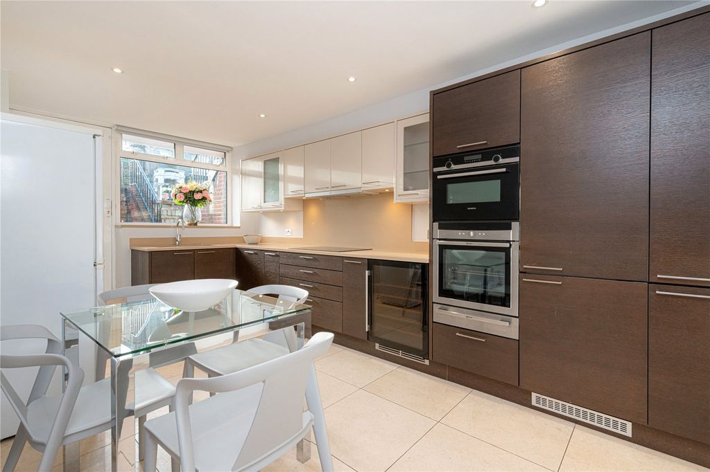 Property photo 3 of 20 Kitchen