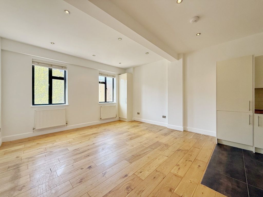 Property photo 2 of 7 Picture No. 12