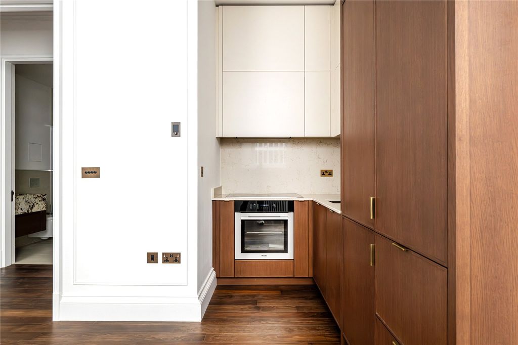 Property photo 2 of 8 Kitchen