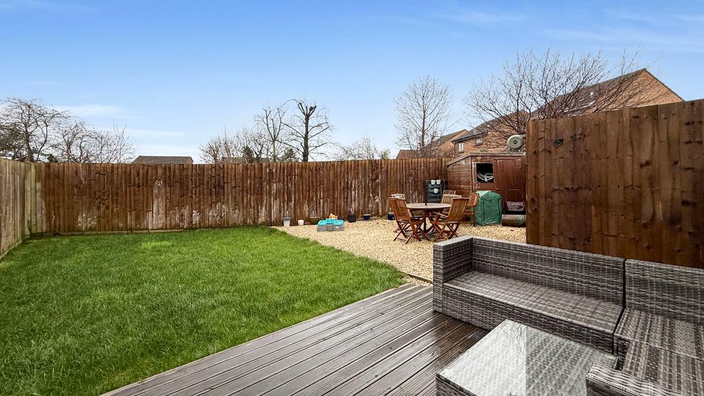 Property photo 2 of 12 Garden