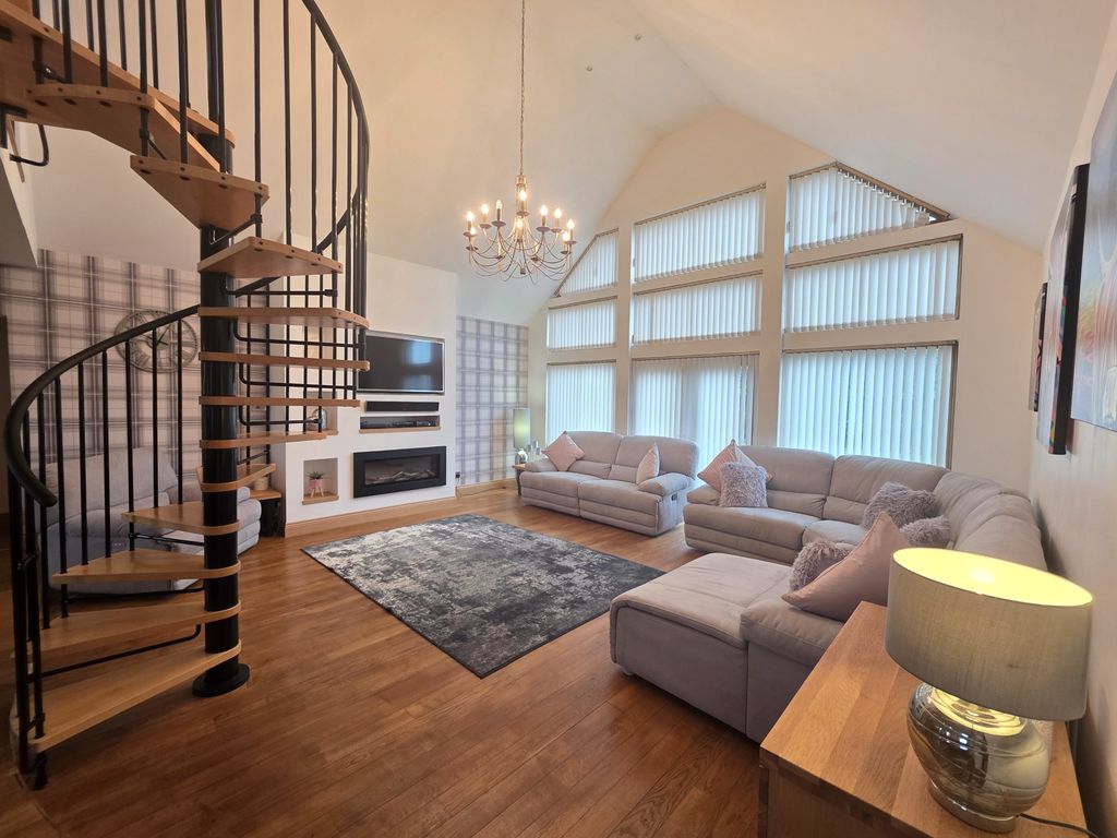 Property photo 3 of 27