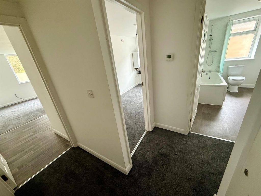 Property photo 2 of 8 Entrance Hallway