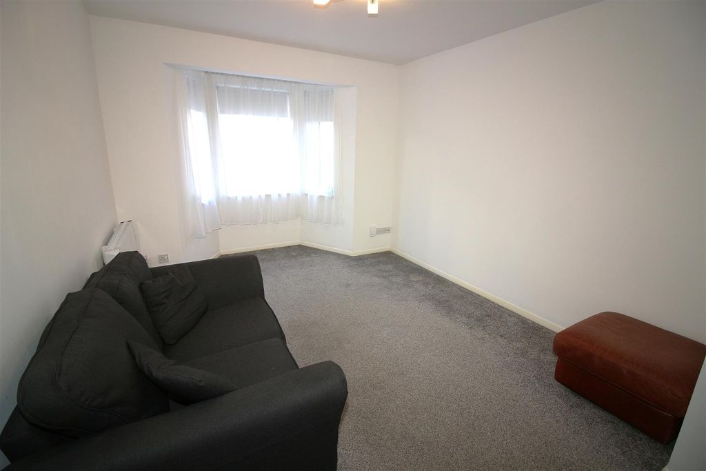 Property photo 2 of 11 Lounge