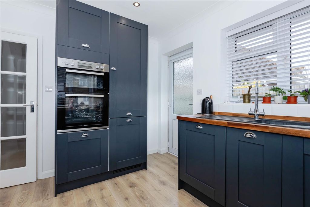 Property photo 3 of 14 White Gables_7.Jpg