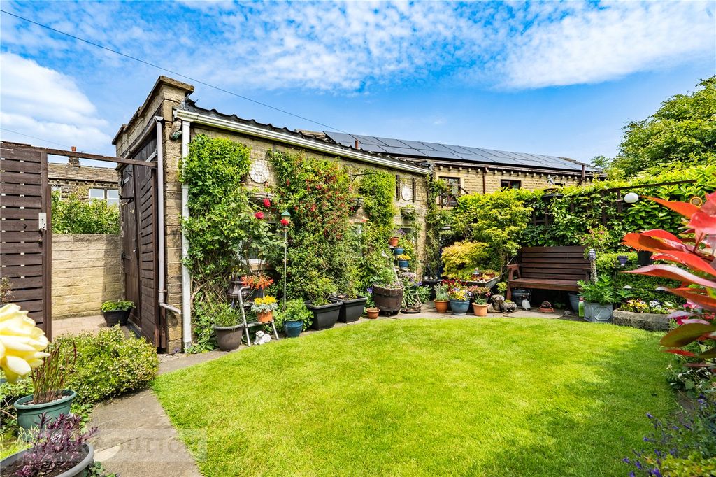 Property photo 2 of 28 Rear Garden