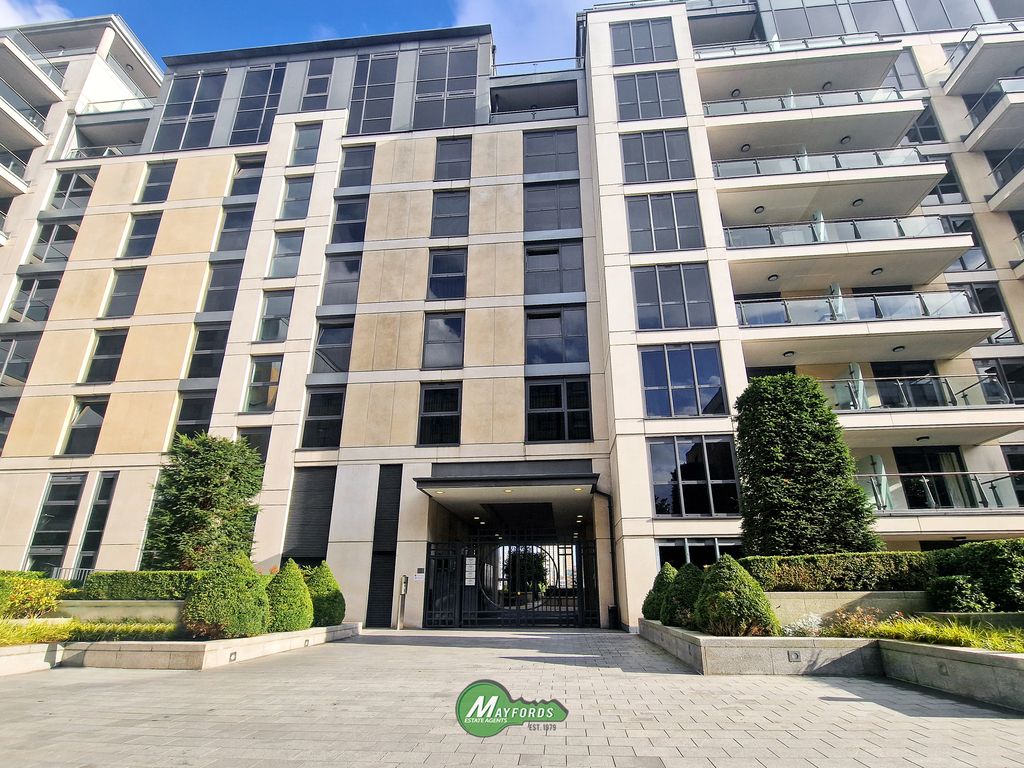 Property photo 1 of 13 Stunning Three Bedroom Three Bathroom Apartment