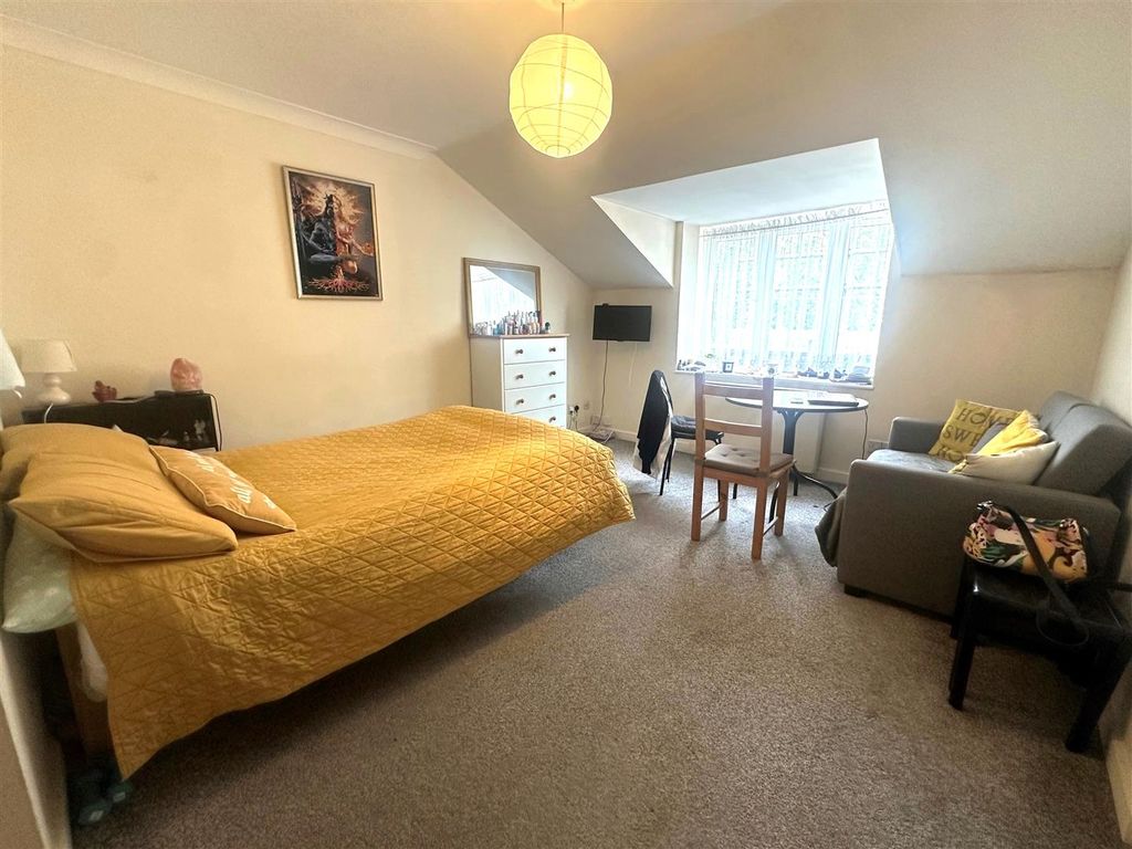 Property photo 2 of 4 Coopers Estate Agents