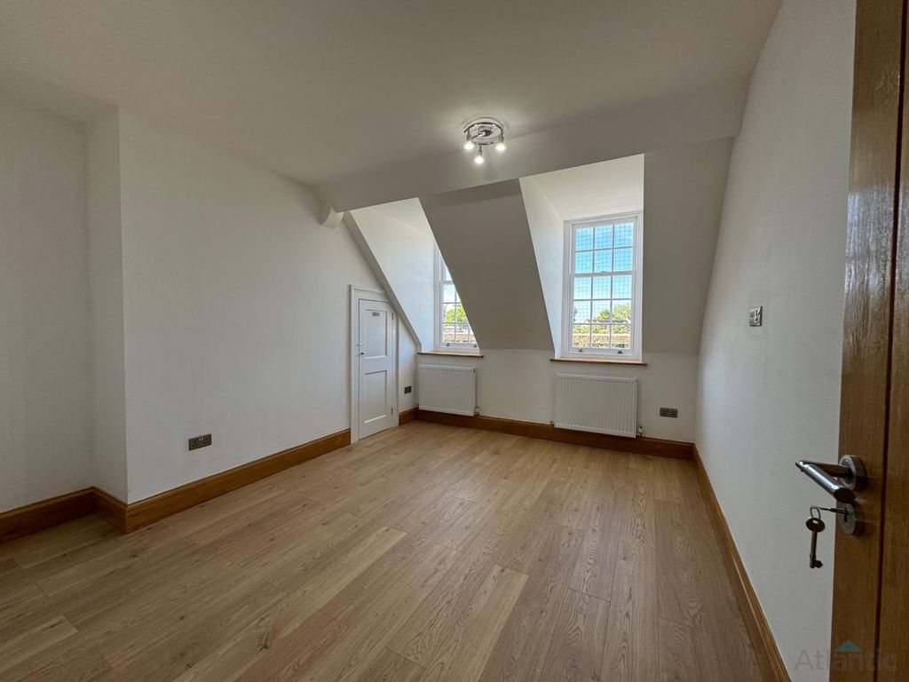 Property photo 3 of 11 Gallery