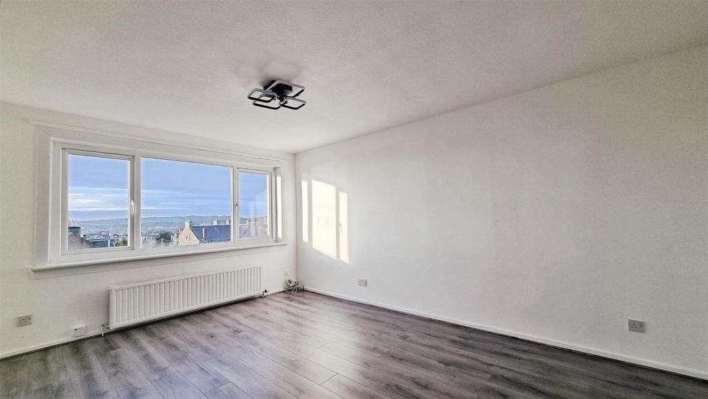 Property photo 2 of 17 Rdc0407Levl Lounge (1).Jpg