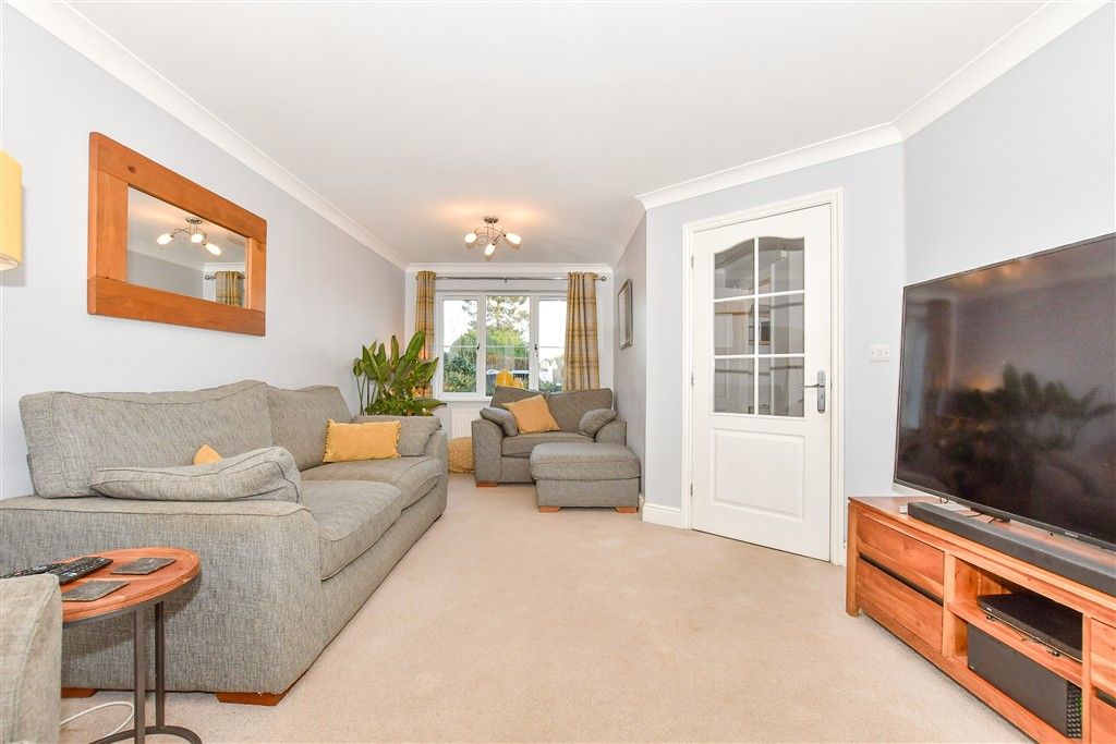 Property photo 1 of 12 Lounge