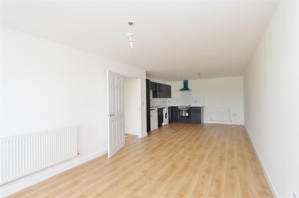 Property photo 3 of 7 Kitchen/Lounge