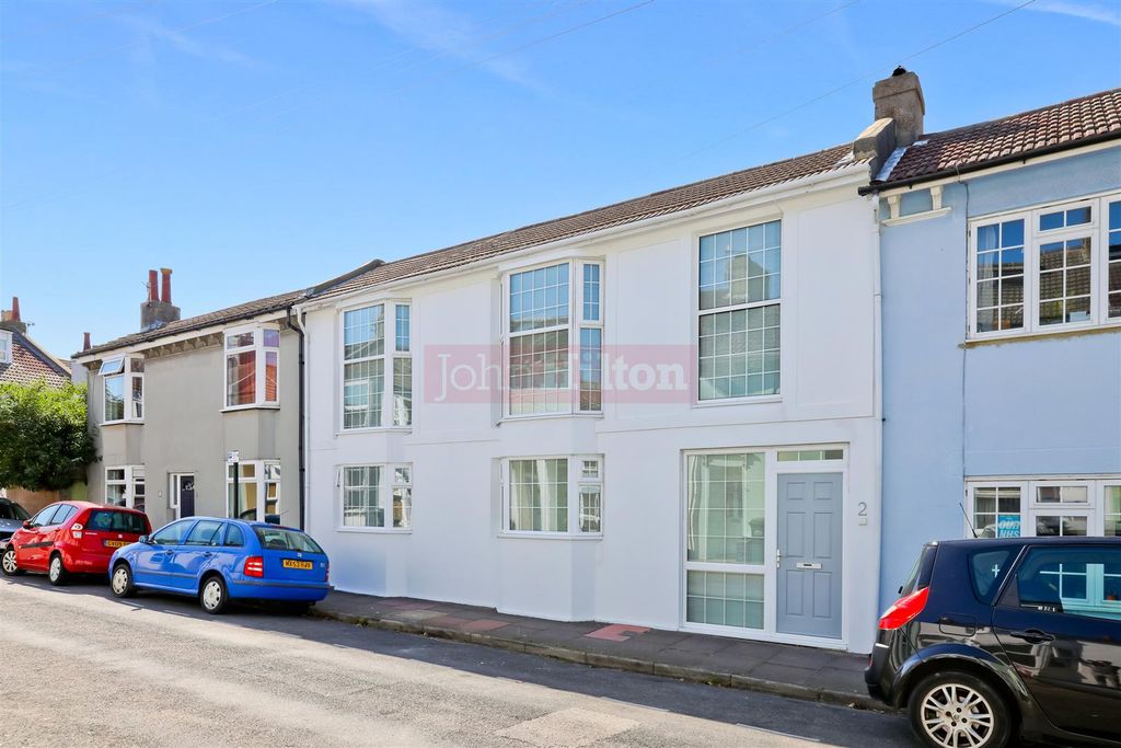 Property photo 1 of 25 859. Front.Jpg