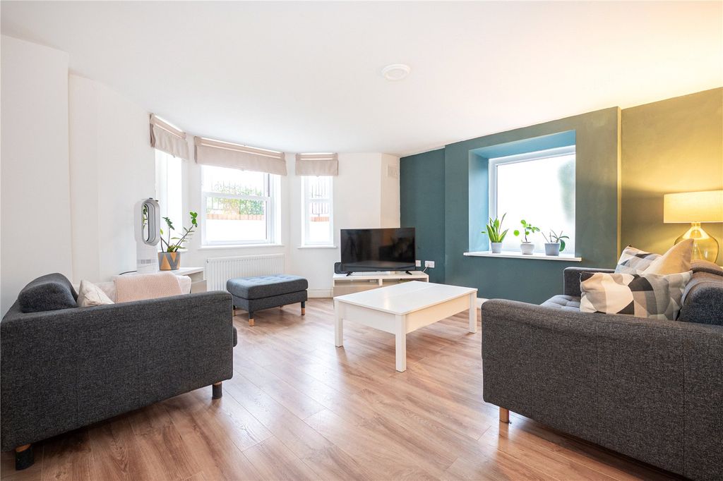 Property photo 2 of 15 Picture No. 2