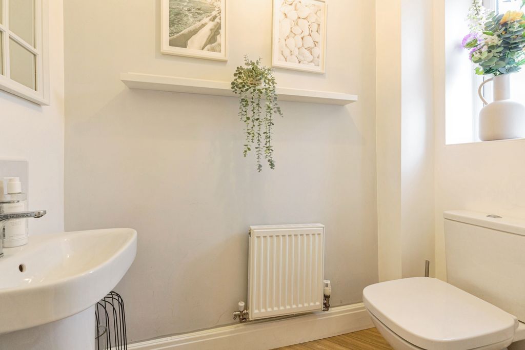 Property photo 3 of 20 Ground Floor WC