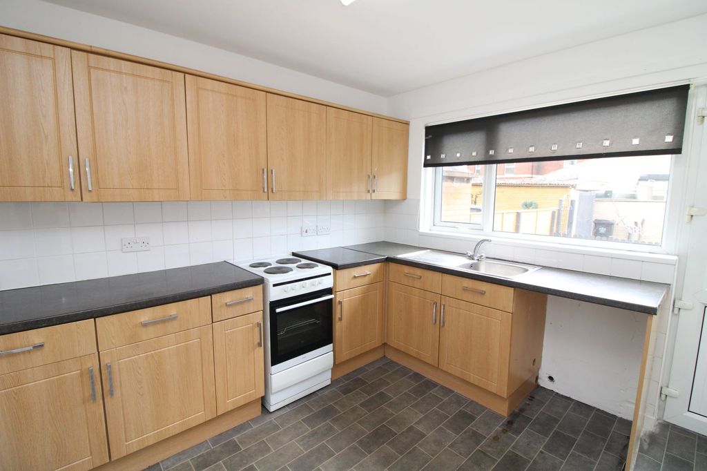 Property photo 2 of 11 Kitchen