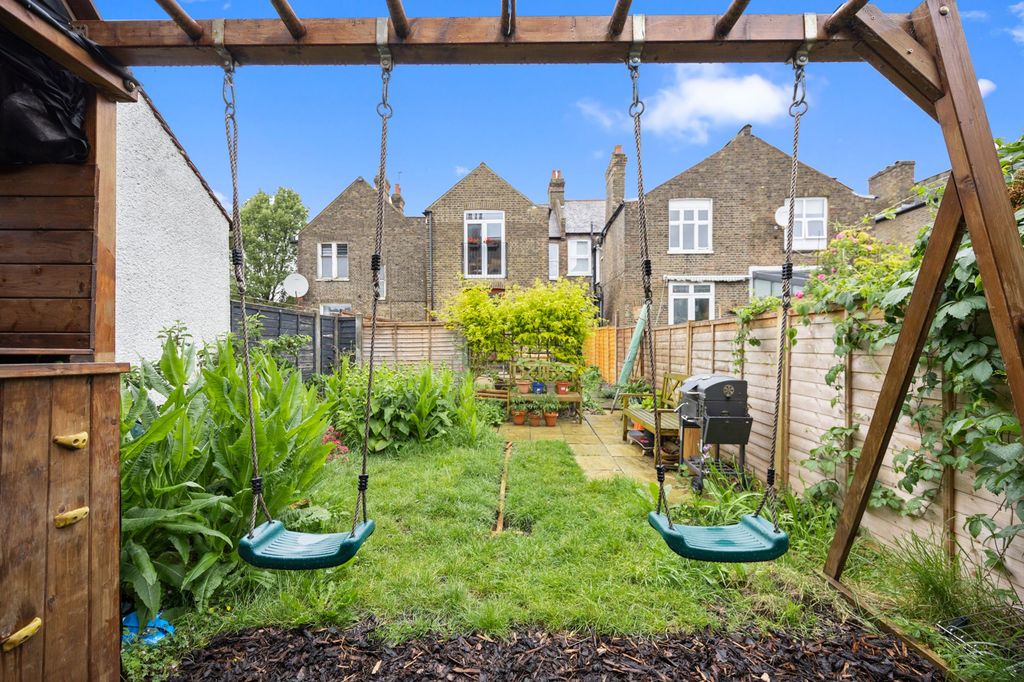 Property photo 3 of 23