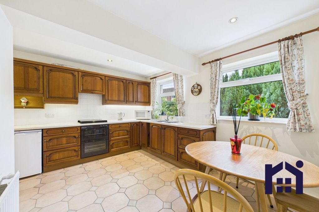 Property photo 2 of 18 Dining Kitchen