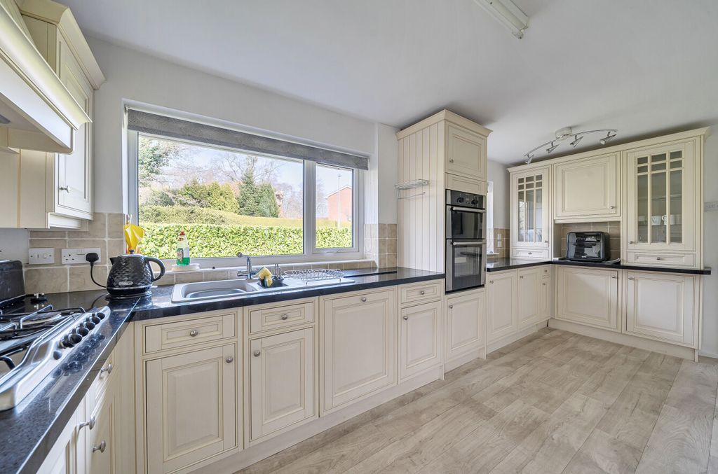 Property photo 2 of 27 1429543-10-69Bd9F...