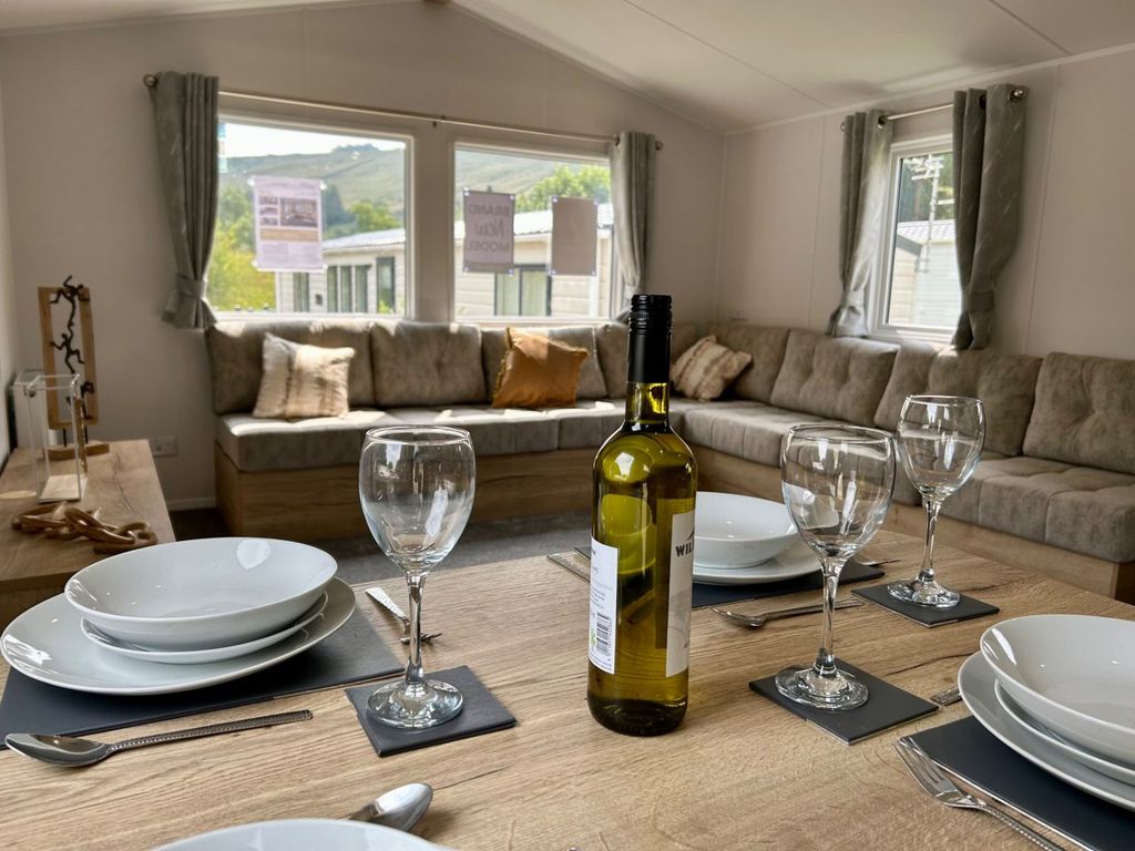 Property photo 1 of 7 - Willerby Midhurst For Sale