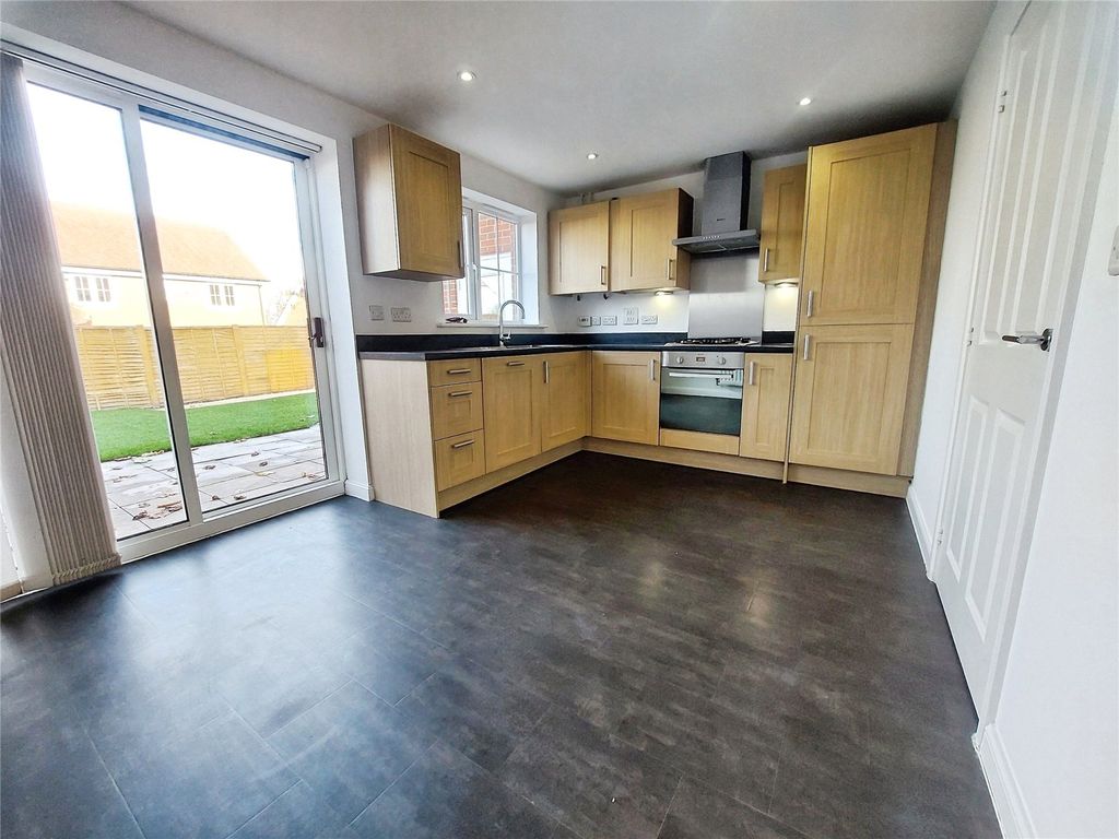 Property photo 3 of 9 Kitchen