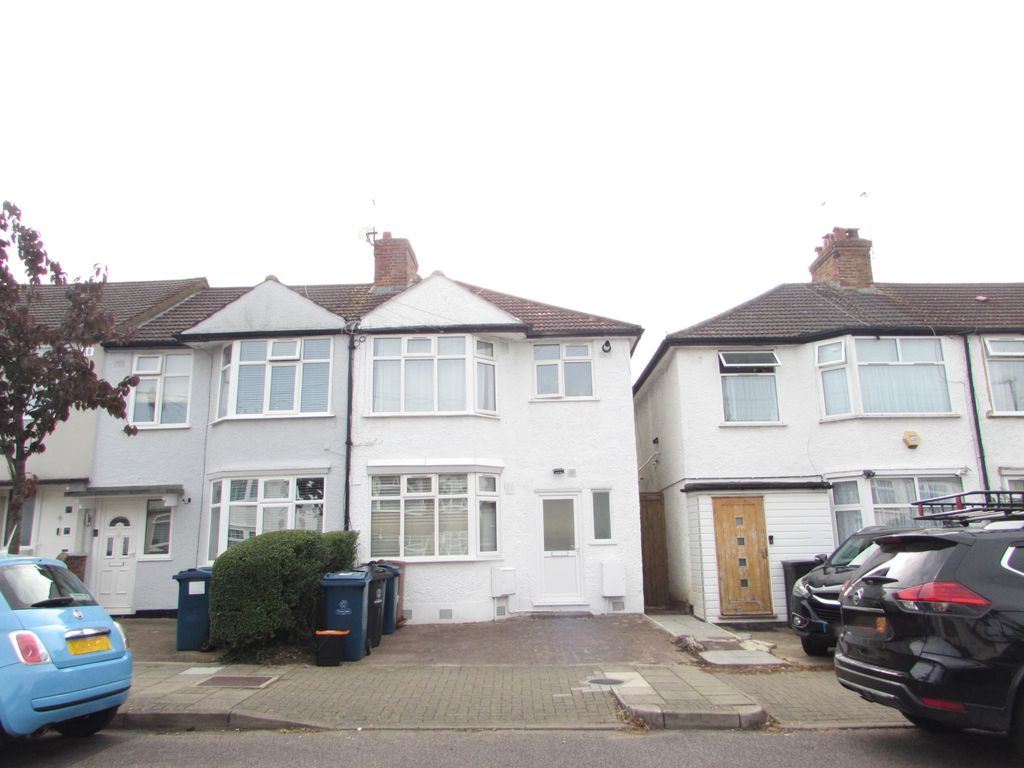 Property photo 1 of 5 Athelstone Road, Harrow, Middlesex Ha3