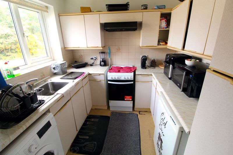 Property photo 3 of 9 Kitchen