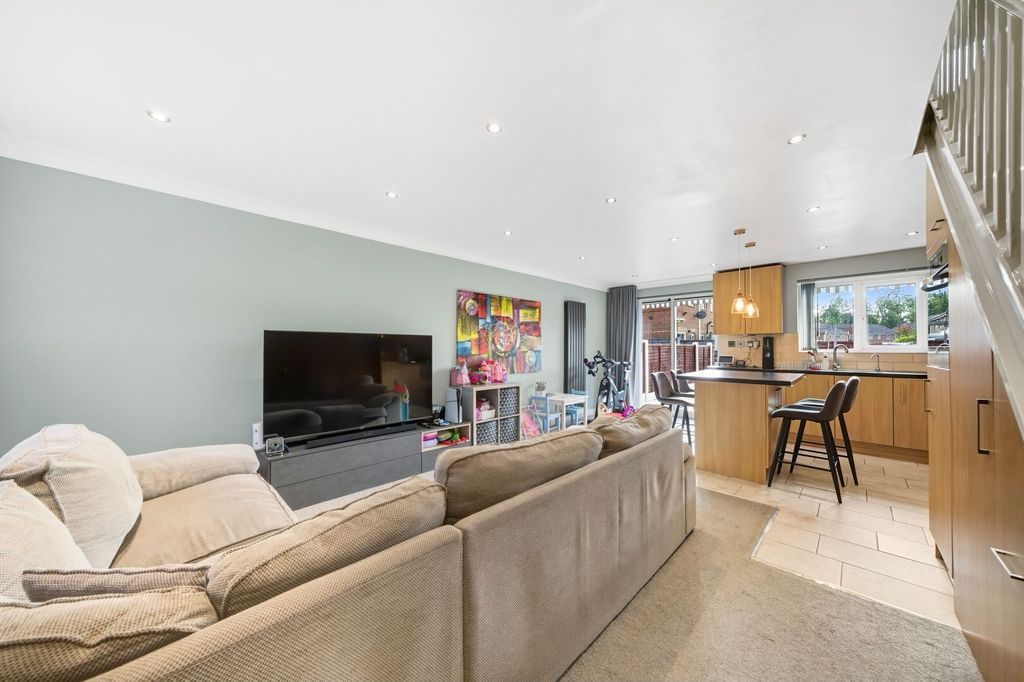 Property photo 2 of 24