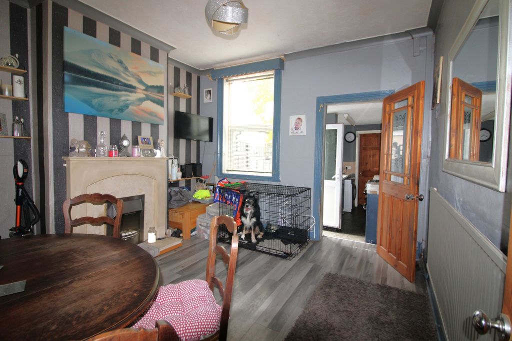 Property photo 3 of 12 Photo 7