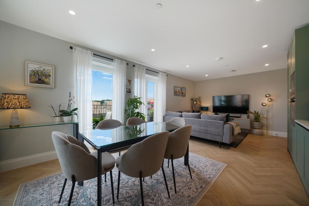 Property photo 1 of 15 Living Room