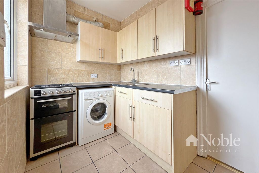 Property photo 3 of 8 Kitchen