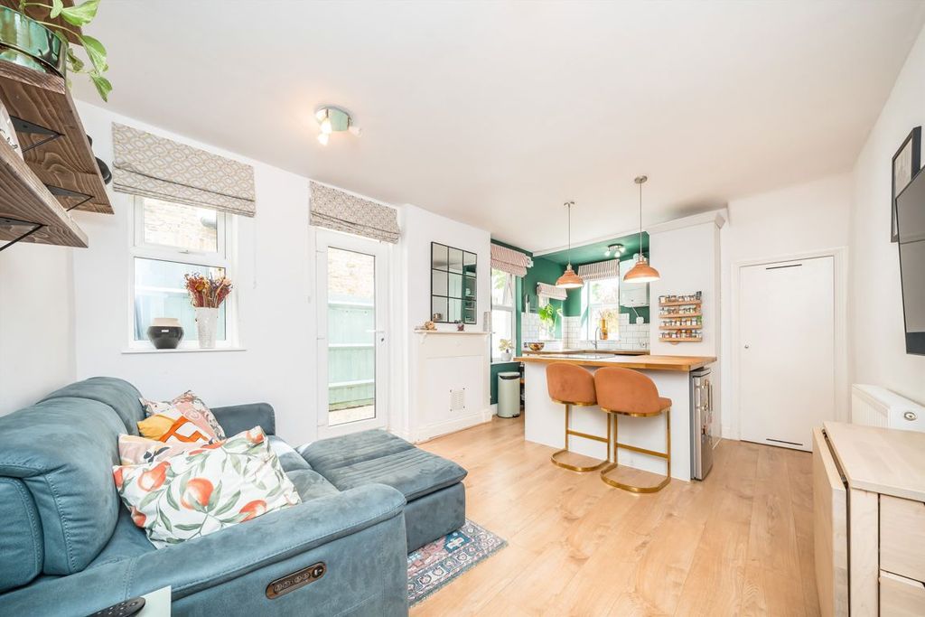 Property photo 2 of 6