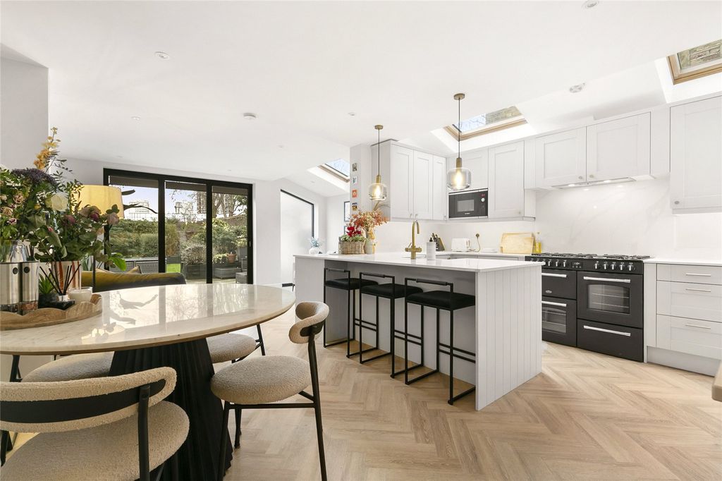 Property photo 1 of 17 Kitchen