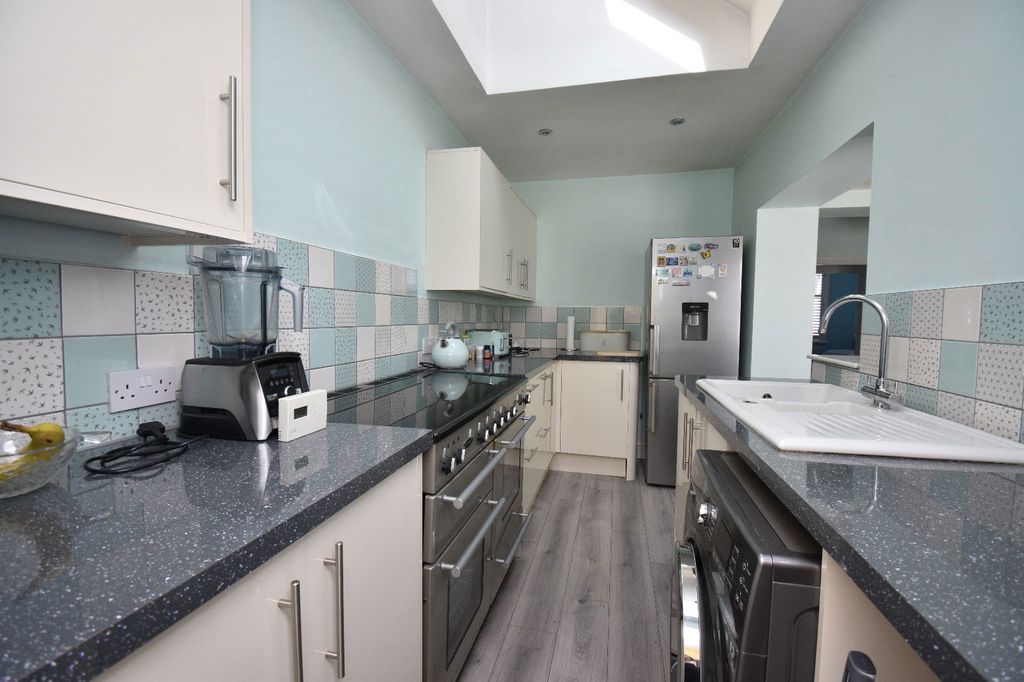 Property photo 2 of 12