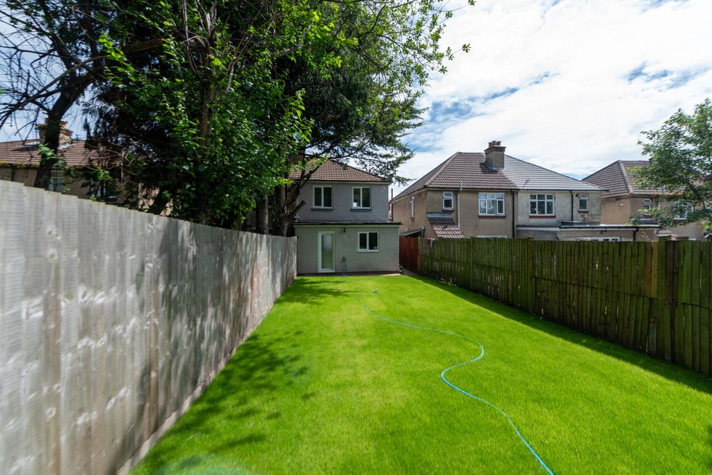 Property photo 2 of 24