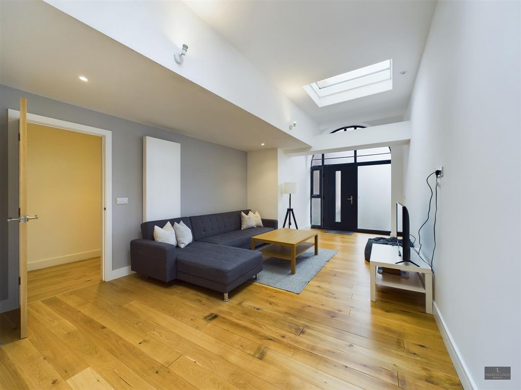 Property photo 1 of 10 Cam01856G0-Pr0140-Still005.Jpg