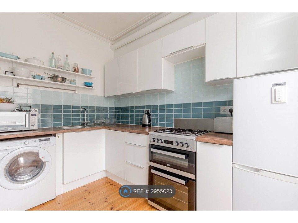 Property photo 2 of 10 Kitchen