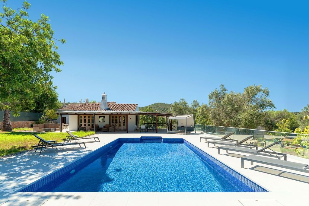 Property photo 1 of 18 Traditional Style Portuguese Home