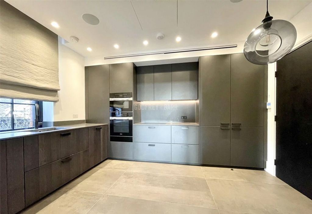 Additional image 7 of 2 bed flat to rentBeech Hill, Hadley Wood EN4